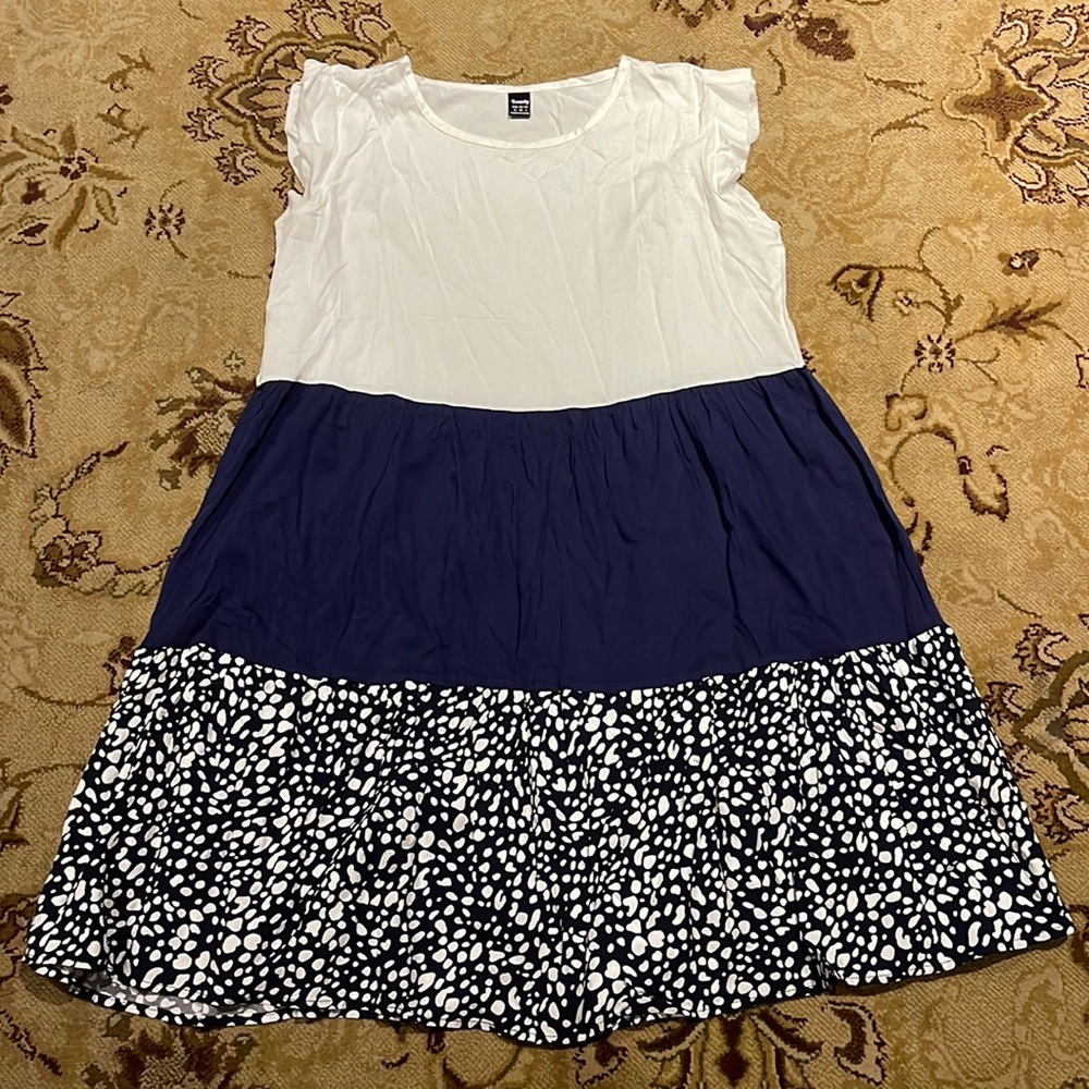 Leasty dress size medium